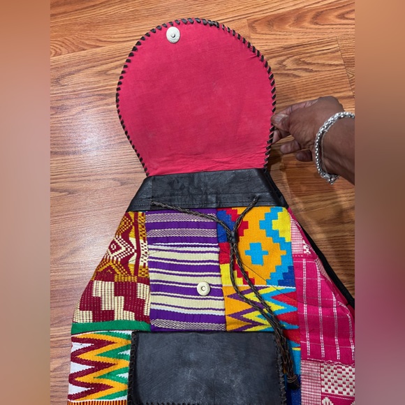 Authentic handmade Kente cloth backpack - Picture 6 of 8